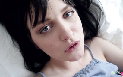 Знакомиться в интернете уже не модно