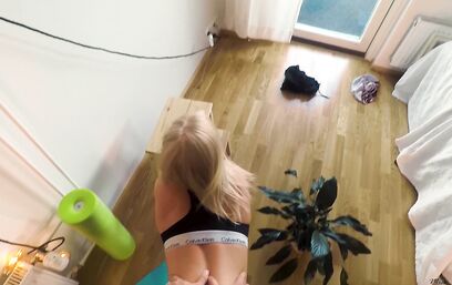 Поза удовлетворенной женщины