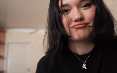 Ей плевать на тебя?