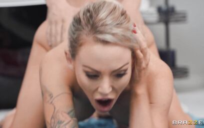 Джорджи с такими на завтрак и обед развлекается