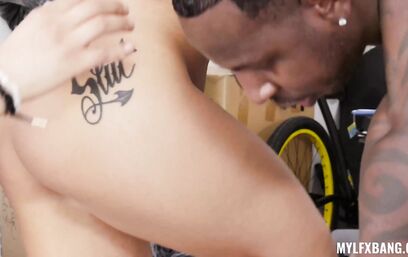 Один звонок и два члена внутри