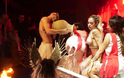 Неугомонный Рокко и рабочие попы поклонниц