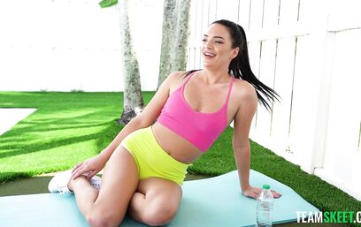 Накачать ягодицы и накончать на сиси