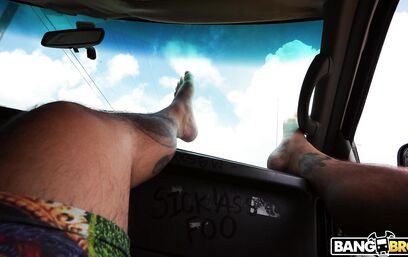 Вот это развод, ебать бы его в рот!