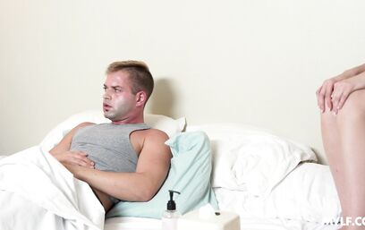 Мамочка может помочь, не бойся