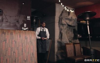 Миссия не ослепнуть от прелести сисек