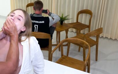 Она кончает, пока ты чаи гоняешь