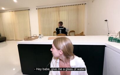 Она кончает, пока ты чаи гоняешь