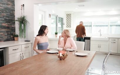 Вместо ужина будет анал с доминацией