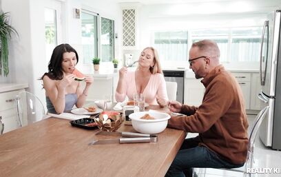 Вместо ужина будет анал с доминацией