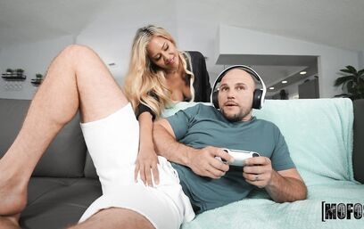 Пробуждение у холодильника