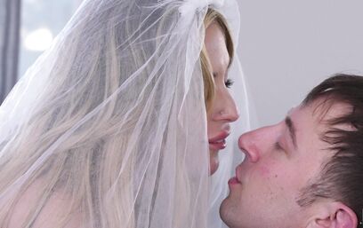 Семейная жизнь начинается с камшота на сиськи