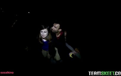 Темной ночью на улице присела на твердый писюн незнакомого мужика