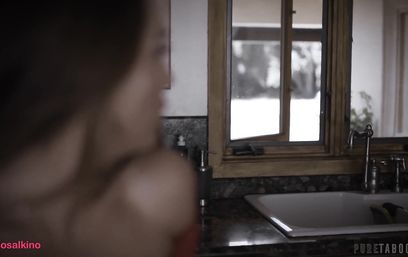 Даже призраки хотят трахаться и не против спускать сперму