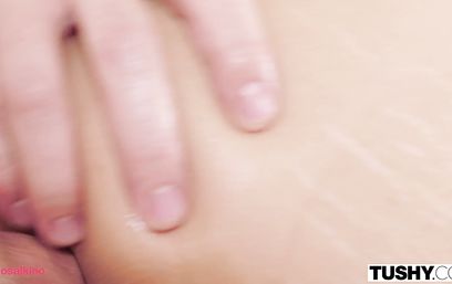 Красотка с репетитором изучает закон скольжения члена в попке