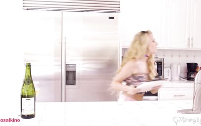 Абсолютно не святая троица лесбияннок грешит по полной программе