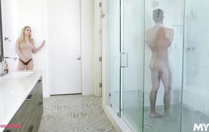 Мачеха знает несколько поз, чтобы привести сынка в хорошее настроение