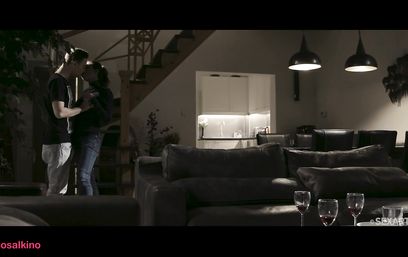 Раз своя не дает, то можно и чужую телку на кукан натянуть