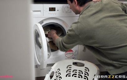 Даже частный детектив охренел от ненасытности сисястой жены клиента