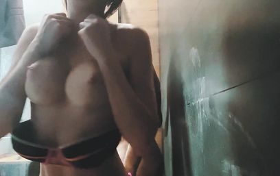 Душ помогает сделать из минета целую феерию удовольствий