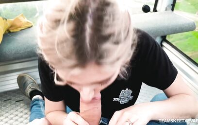 Милое личико в поисках дерзких мест