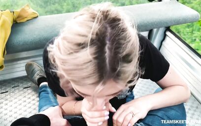 Милое личико в поисках дерзких мест