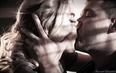 Пока парень тупит, можно быстро найти замену