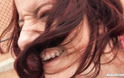 По лицу видно, что спермы хочет наглотаться