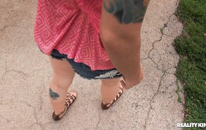 По лицу видно, что спермы хочет наглотаться