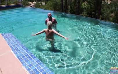 Батин друг всегда доступен для горячих игр