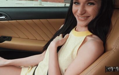 Любая поза в ответ на помощь