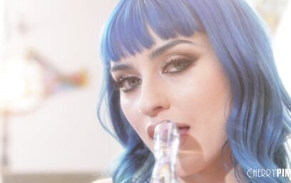 Номинантка на лучшую мастурбацию 2020