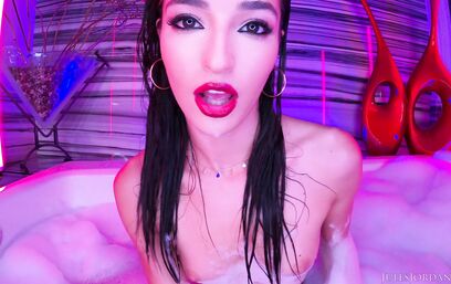 Месяц анального растраха не подходит к концу