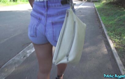 Немного денег, и любая латинка на члене в лесу