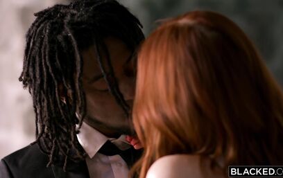 На хорошую попку всегда найдется замена члена