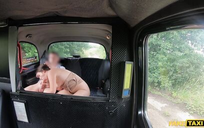 Кремпайщица в такси - это всегда веселая поездка