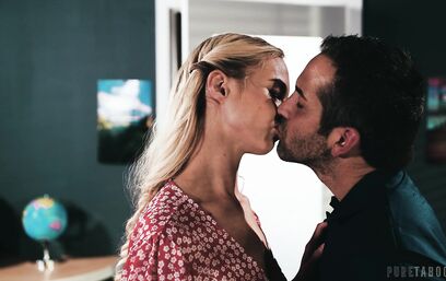 В последний день на работе можно и студентку выебать