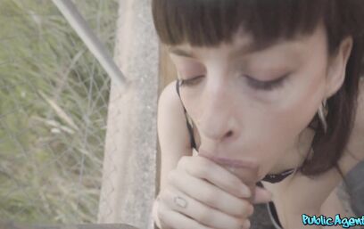 Не пропускать же сладеньких девочек мимо